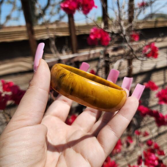 Vtg TESTED Butterscotch Bakelite Bangle Yellow Brown Marble End of Day Bracelet - Picture 5 of 17